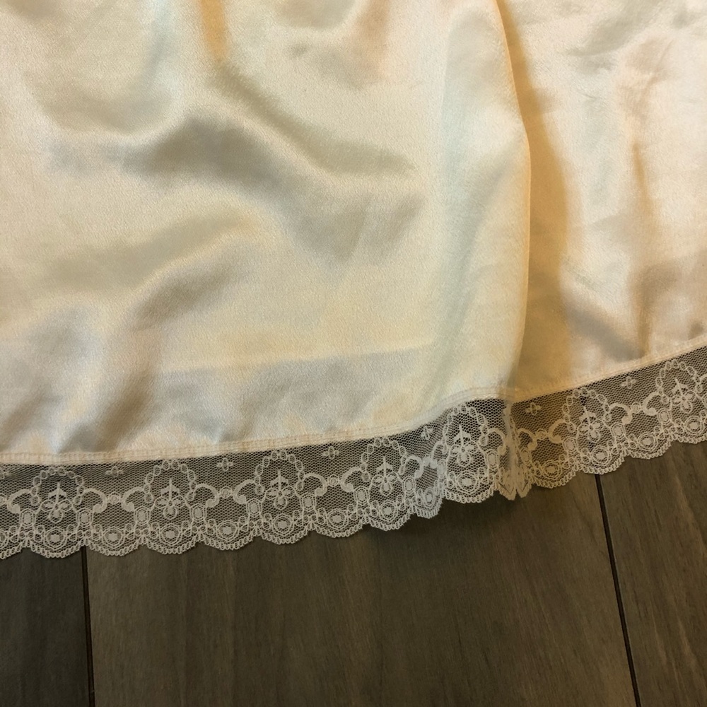 Vintage DIOR Nightgown L/S Lace trim lightweight - Picture 8 of 8